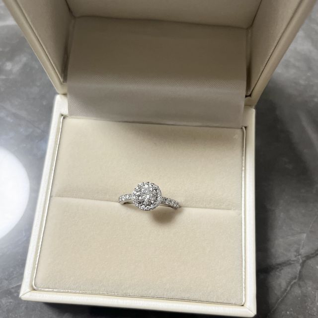 【宝寿堂(ほうじゅどう)の口コミ】 ブランドにはあまりこだわりがなかったため、ダイヤモンドの質と価格のバ…