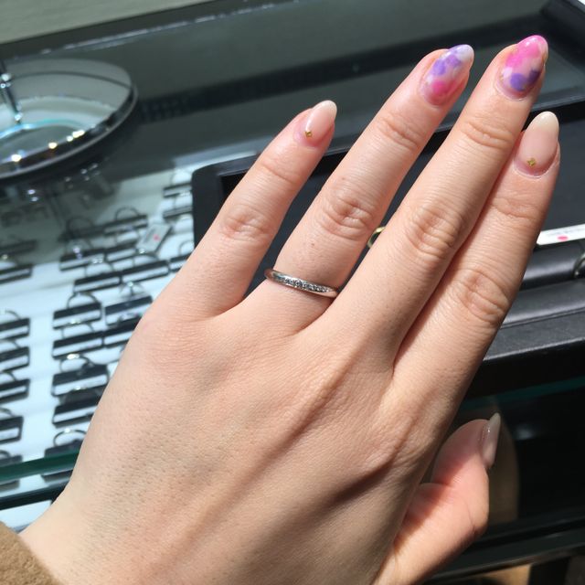 【ラザール ダイヤモンド(LAZARE DIAMOND)の口コミ】 ダイヤの輝きがとにかく美しいのが印象的でした。10粒もダイヤが入ってい…