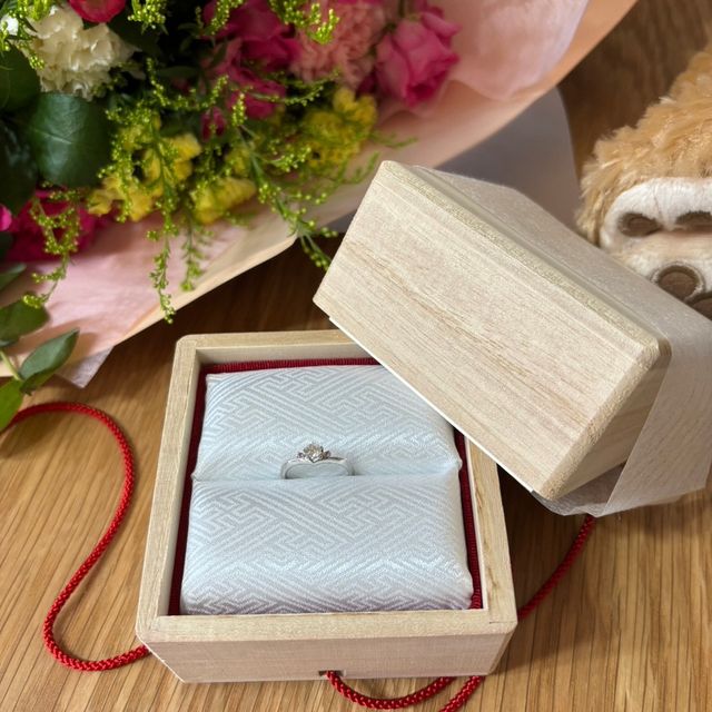 【TOMOE(トモエ)の口コミ】 デザインが和風で彼女に合ってました。
特徴的なサクラカットが素晴らしく…