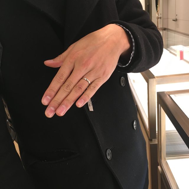 【カルティエ(Cartier)の口コミ】 ダイヤが離れて3粒入っていますが、華美ということはなくあくまでオーソド…