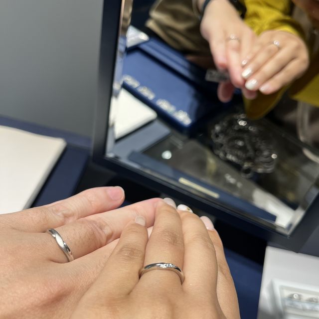 【銀座ダイヤモンドシライシの口コミ】 素材は丈夫なものがよかったので、プラチナにしました。
指輪をつけるのに…