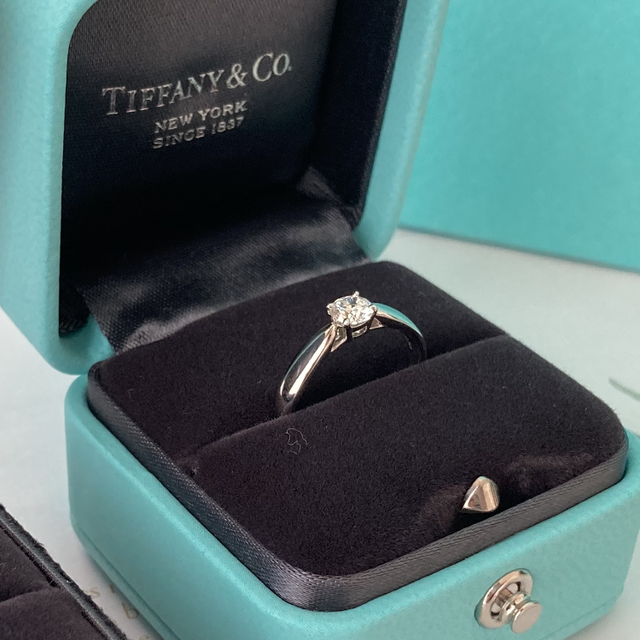 【ティファニー(Tiffany & Co.)の口コミ】 シンプルかつ可愛らしいデザインに惹かれました。立て爪タイプのティファ…