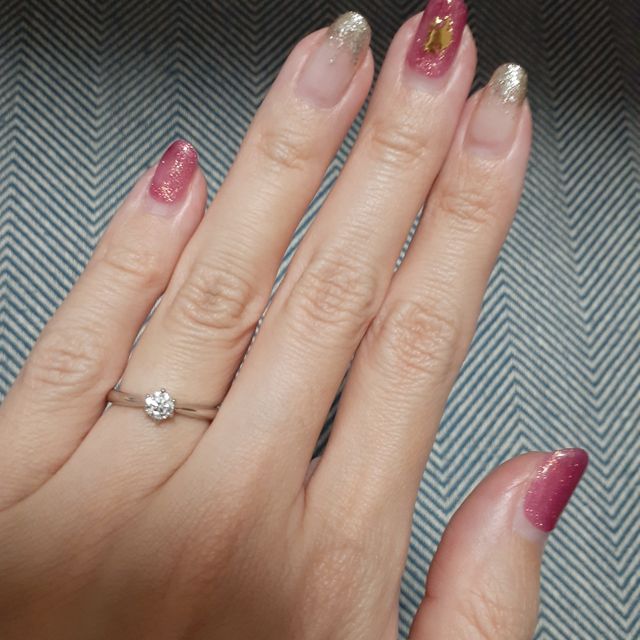 【銀座ダイヤモンドシライシの口コミ】 デザインはお店のカタログから選びました。
(見本を試しましたが、ダイヤ…