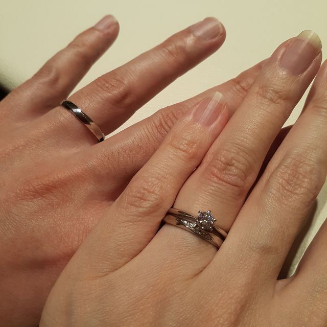 【アイプリモ(I-PRIMO)の口コミ】 婚約指輪はシンプルなデザインなソリティアタイプが希望で、結婚指輪はウ…