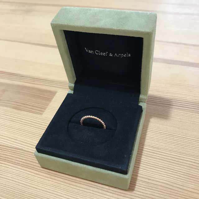 【ヴァン クリーフ＆アーペル(Van Cleef & Arpels)の口コミ】 結婚指輪にヴァンクリーフ＆アーペルのペルレを選びました。検討ブランド…