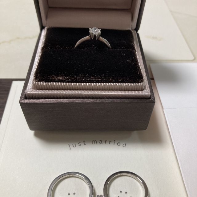 【アイプリモ(I-PRIMO)の口コミ】 Vラインでキラキラ光っていて
とても綺麗に指も見えます。
普段づかいにも…