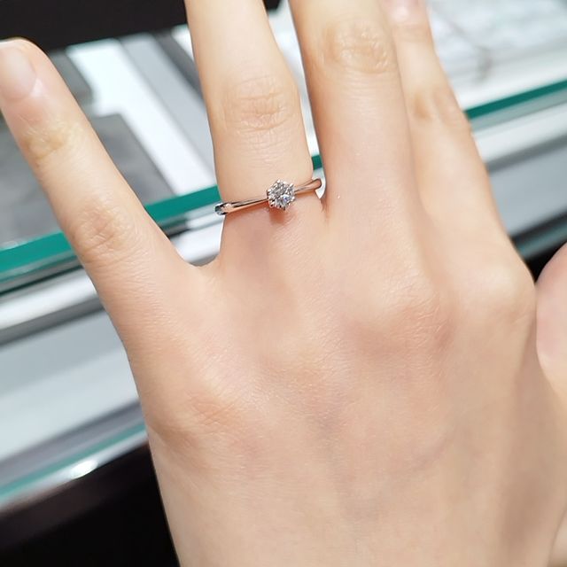 【アイプリモ(I-PRIMO)の口コミ】 合計3店舗まわりました。相手が好きなシンプルなデザインや希望のダイヤの…