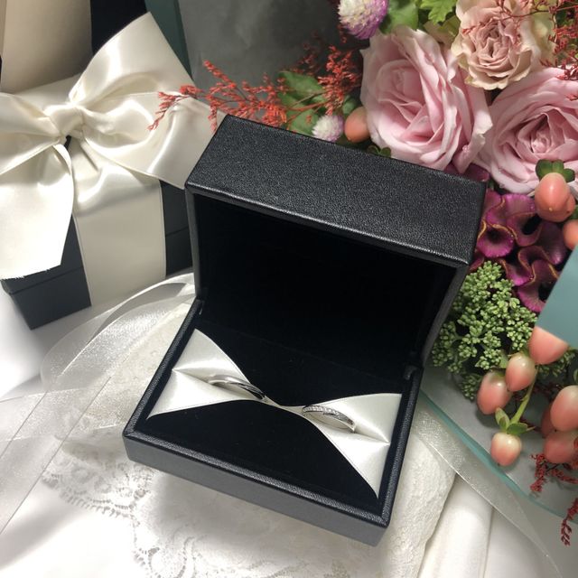 【エクセルコダイヤモンド(EXELCO DIAMOND)の口コミ】 ・ここのブランドは、メンズも様々なデザインがあって、主人も指輪を選ぶ…