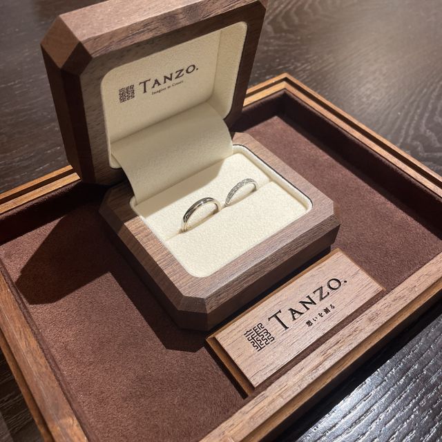 【TANZO.(鍛造指輪)の口コミ】 ハーフエタニティの希望はあったものの、ブランドにこだわりがなかったた…
