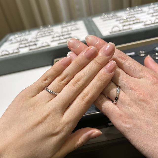 【ラザール ダイヤモンド(LAZARE DIAMOND)の口コミ】 人とは被らないデザインで、ダイヤモンドも派手過ぎずにたくさんついてお…