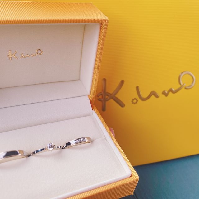 【ケイウノ ブライダル(K.UNO BRIDAL)の口コミ】 可愛らしい形からシャープでシンプルなものまで様々あり、自分達好みにア…