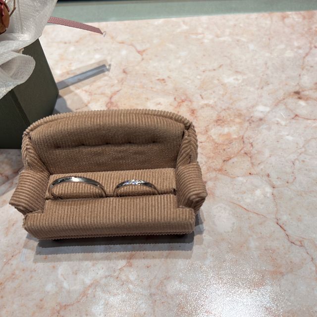 【アイプリモ(I-PRIMO)の口コミ】 指輪のデザインがとても気に入りました。男性のもマット加工で女性のもの…