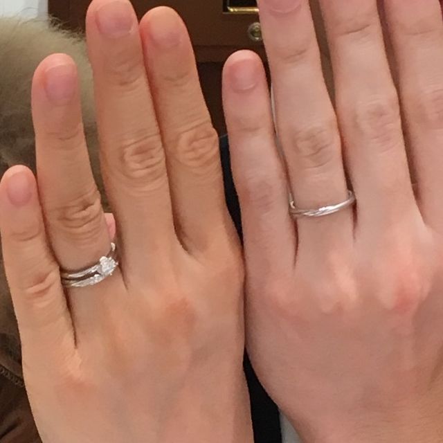 【銀座ダイヤモンドシライシの口コミ】 繊細で美しい装飾が施されているデザインに惹かれました。
また、シンプル…