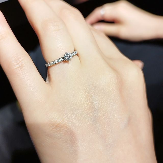 【エクセルコダイヤモンド(EXELCO DIAMOND)の口コミ】 高級感や雰囲気は良かったです。店員さんいわく、中間マージンがない分指…