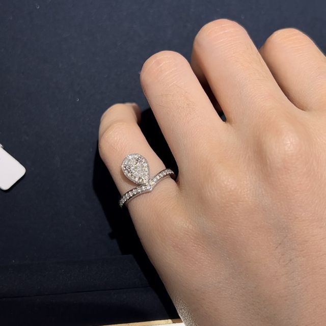 【ショーメ(CHAUMET)の口コミ】 他のブランドとはまず被らないデザインのため、人と違うものを求める人に…