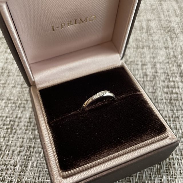 【アイプリモ(I-PRIMO)の口コミ】 斜めに複数のダイヤが並ぶデザインが好みだったこと、付け心地がとても良…