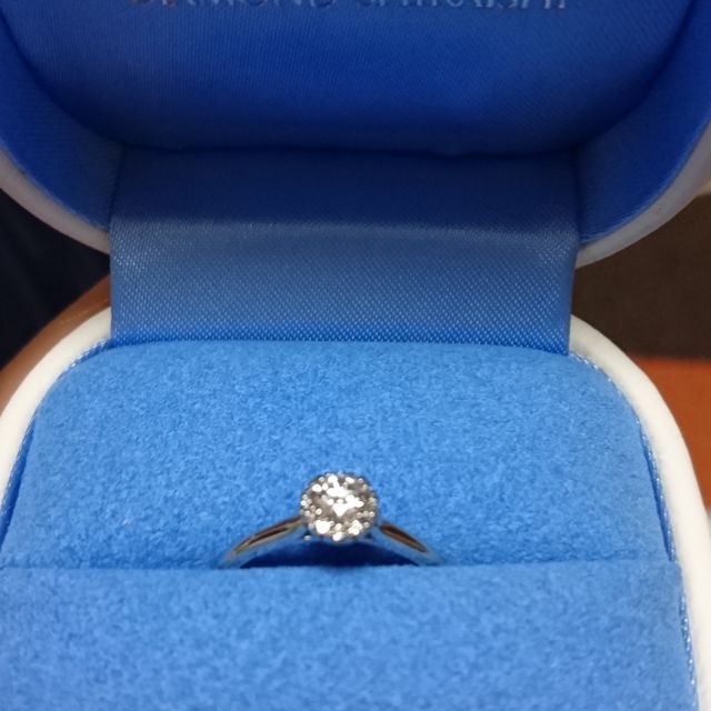 【銀座ダイヤモンドシライシの口コミ】 指輪の台座の大きさで、ダイヤは0.27ctまでしかのりません。
私はぎりぎり…