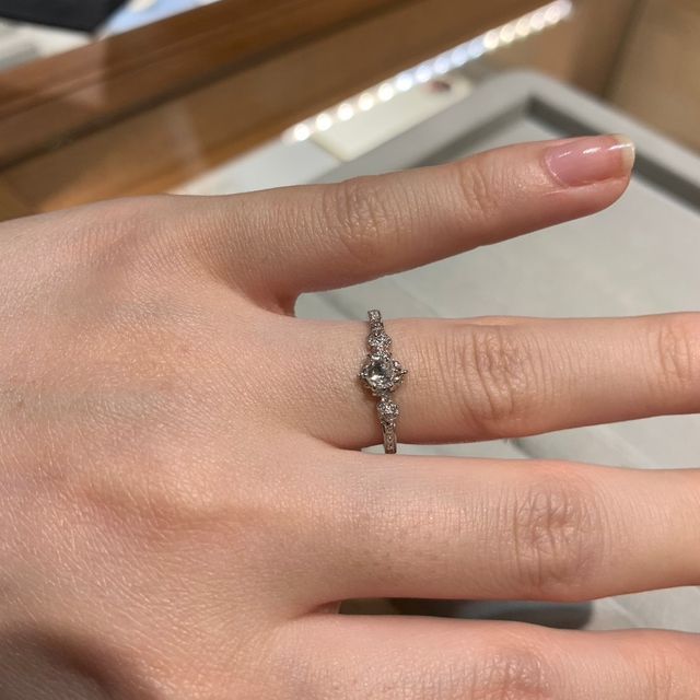 【AbHeri(アベリ)の口コミ】 どの指輪も繊細な作りでかわいらしく、こだわりを感じます。
全体的にアー…