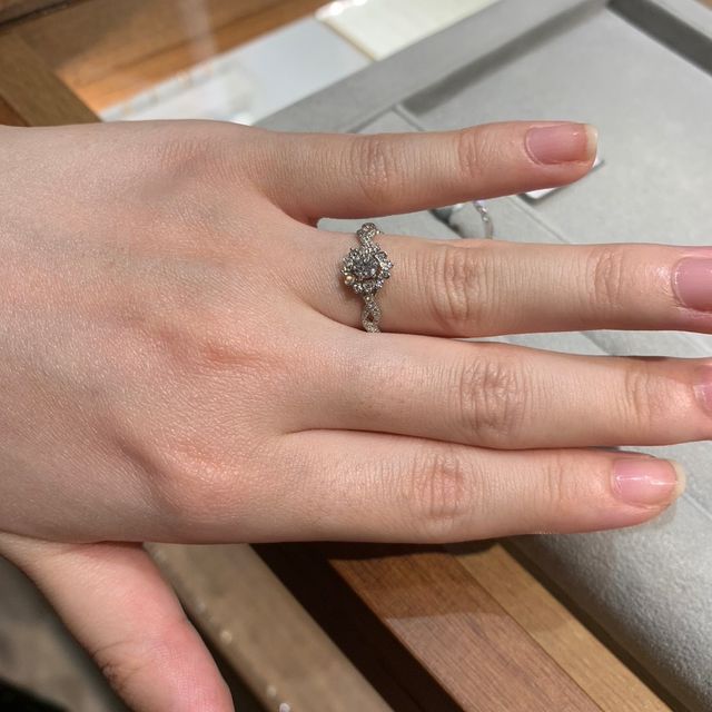 【AbHeri(アベリ)の口コミ】 どの指輪も繊細な作りでかわいらしく、こだわりを感じます。
全体的にアー…