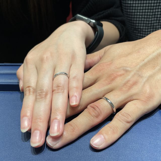 【銀座ダイヤモンドシライシの口コミ】 彼氏の方はペアリングではないけど、シンプルで太めを求めていてわたしは…
