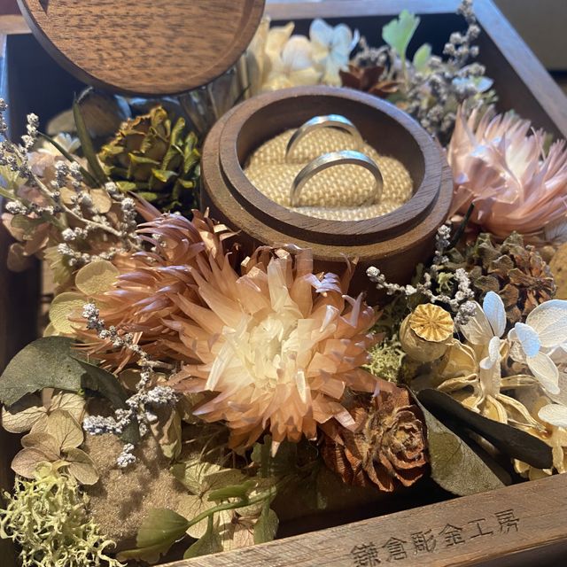 【鎌倉彫金工房の口コミ】 デザインがシンプルながら、好きな刻印や石を入れることができたのでオリ…