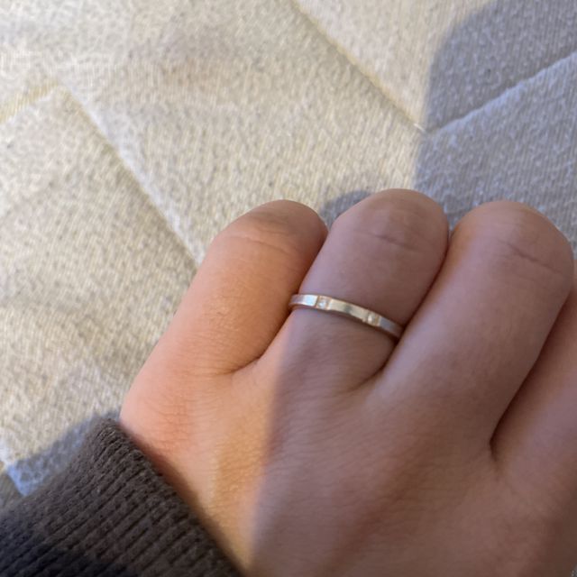 【N.Y.NIWAKA(ニューヨークニワカ)の口コミ】 手が小さいので細いタイプで仕事でつけていても目立たないシンプルなデザ…