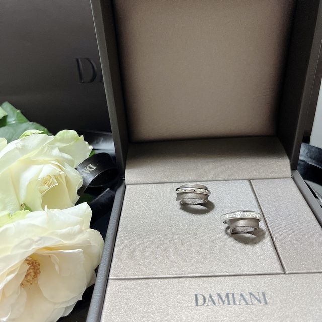 【DAMIANI(ダミアーニ)の口コミ】 普段アクセサリーをもつけない私たちですが、
リングを試着した瞬間に着け…