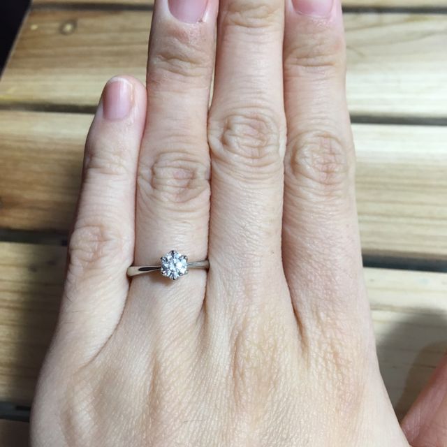 【宝寿堂(ほうじゅどう)の口コミ】 有名ブランドも候補にあげていましたが、カラットは0.41ct、カラーはD、ク…