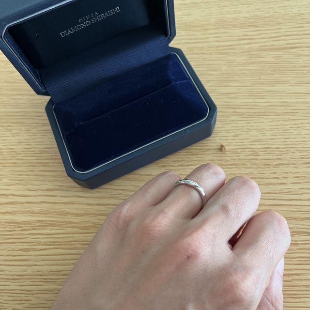 【銀座ダイヤモンドシライシの口コミ】 ウェーブがかったデザインや斜めに入ったダイヤのデザインが着けた時にき…