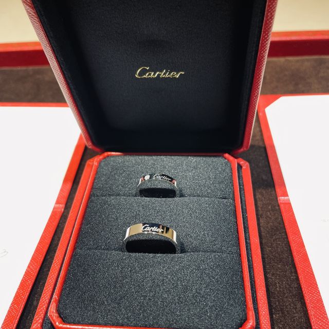 【カルティエ(Cartier)の口コミ】 プラチナ素材の指輪を探しており、ブランドのロゴが入ったシンプルな作り…