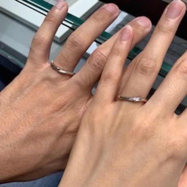 【アイプリモ(I-PRIMO)の口コミ】 セットデザインで男女同じ形で、コンビネーションです。私がイエベでシル…