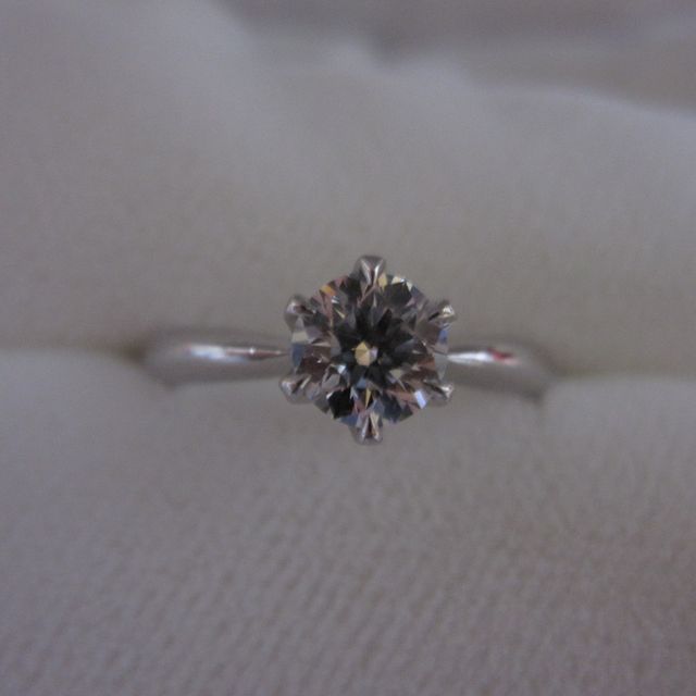 【カオキ　ダイヤモンド専門卸直営店の口コミ】 百貨店に入っているブランドも検討しましたが、予算では0.3カラットでグレ…