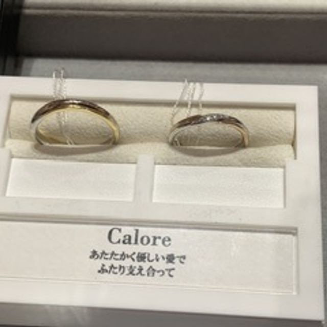 【ケイウノ ブライダル(K.UNO BRIDAL)の口コミ】 コンビネーションの指輪を探している時にこちらに出会いました。ゴールド…