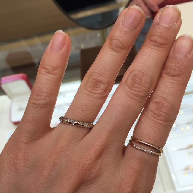 【カルティエ(Cartier)の口コミ】 プラチナの地金に３石ついていて、シンプルな中にも品があり、長く愛用で…