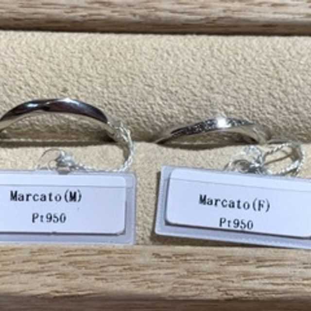 【ith(イズ)の口コミ】 ウェーブ形でダイヤが入っている物を探していたところ、Marcatoという種類…