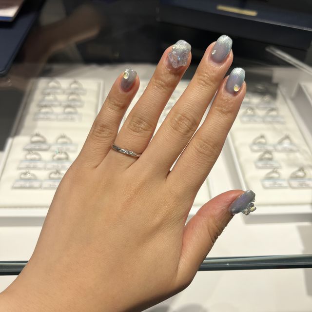 【銀座ダイヤモンドシライシの口コミ】 手が華奢ではなくて指も太く短めなので、太めのデザインの指輪が好みでし…