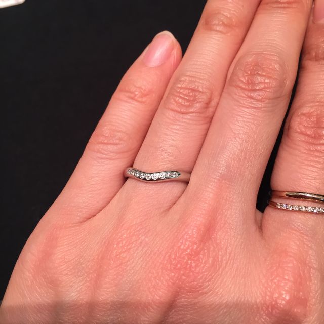 【ティファニー(Tiffany & Co.)の口コミ】 プラチナの地金にダイアモンドが９石も埋め込まれており、とても可愛いら…