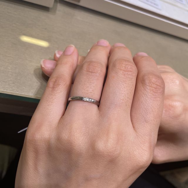 【アイプリモ(I-PRIMO)の口コミ】 元々シンプルな指輪を探していましたが、私が購入した3石のダイヤは良い意…