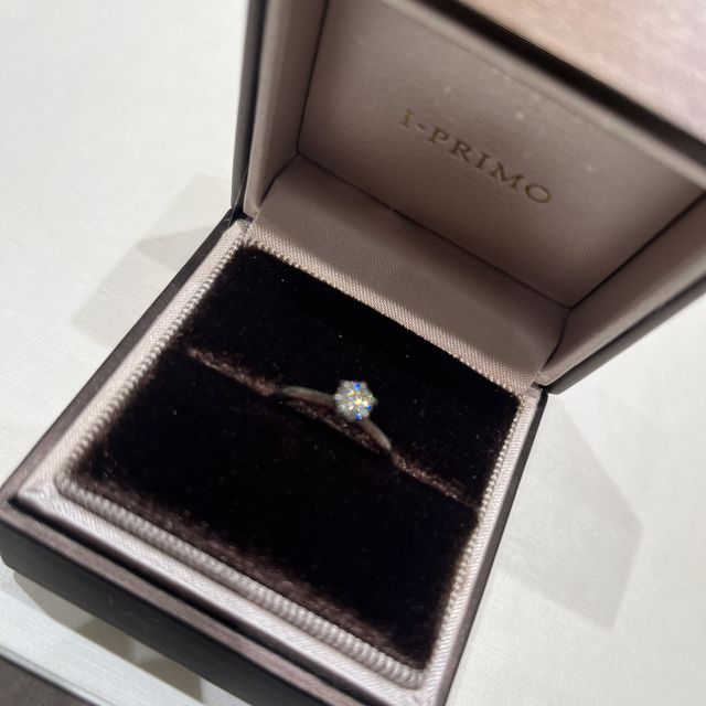 【アイプリモ(I-PRIMO)の口コミ】 シンプルな指輪を探していて、立て爪タイプで定番な形だったのでこれにし…