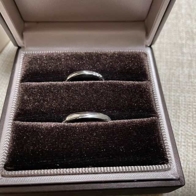 【アイプリモ(I-PRIMO)の口コミ】 シンプルかつ個性的なデザインの指輪を探しておりました。カラーはシルバ…
