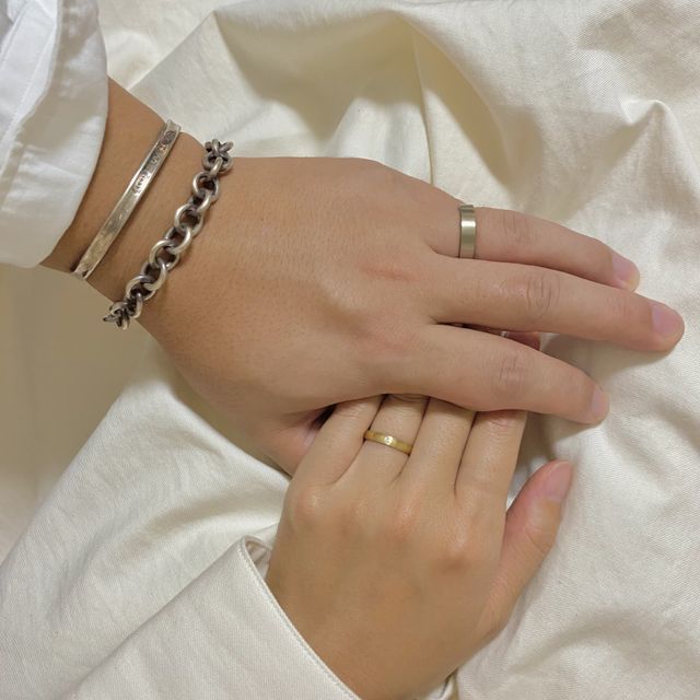 【shihara(シハラ)の口コミ】 デザインがシンプルでかっこよく、いつか結婚をした時はshiharaさんの指輪…