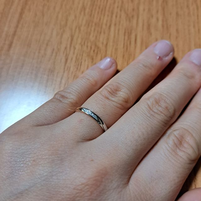 【俄(にわか)の口コミ】 ピンクゴールドとプラチナの二つ構成になっているところが素敵で購入しま…