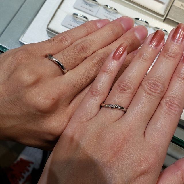 【アイプリモ(I-PRIMO)の口コミ】 デザインとしてはよくあるデザインですが、色味が二色構成になっている部…