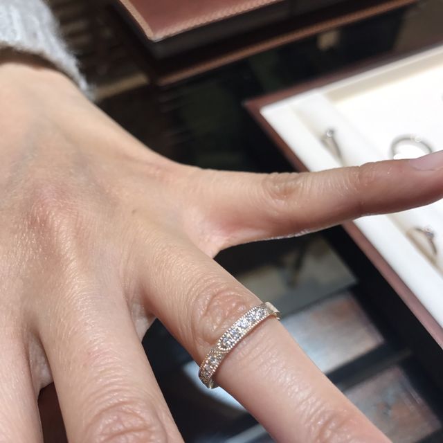 【杢目金屋(もくめがねや)の口コミ】 シンプルながらも、杢目が入っており、また自分達の好みに合わせたオーダ…