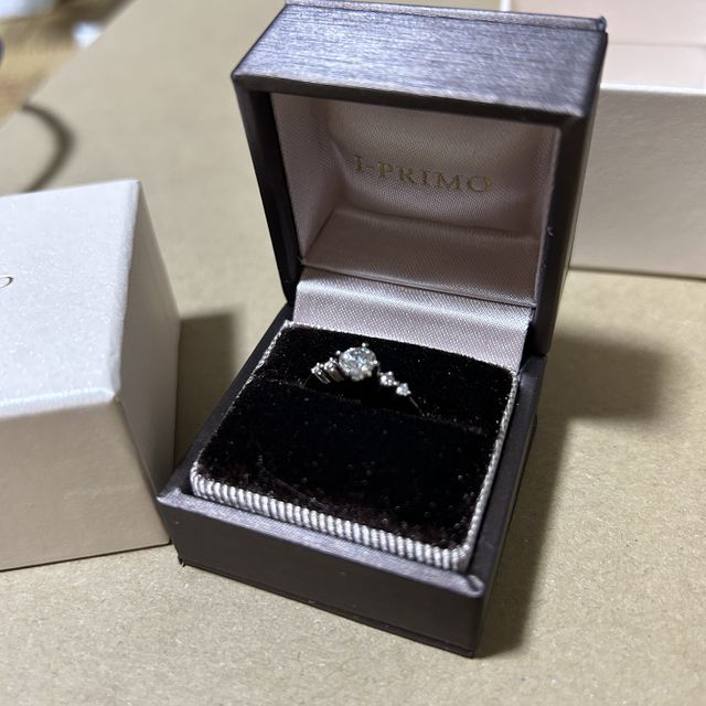 【アイプリモ(I-PRIMO)の口コミ】 まずデザインがとても素敵でした。そしてダイヤモンドの品質が素晴らしく…