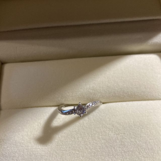 【ケイウノ ブライダル(K.UNO BRIDAL)の口コミ】 指輪のデザインとはめ心地がとても良く、これにしました。デザインはファ…