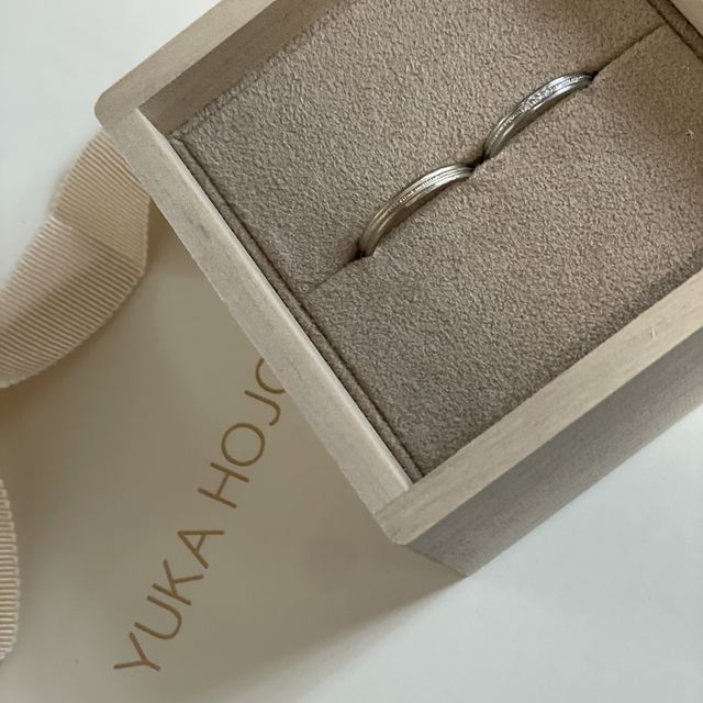 【YUKA HOJO(ユカホウジョウ)の口コミ】 指輪のデザインがそれほどかっちりしておらずカジュアルでよかった。質感…