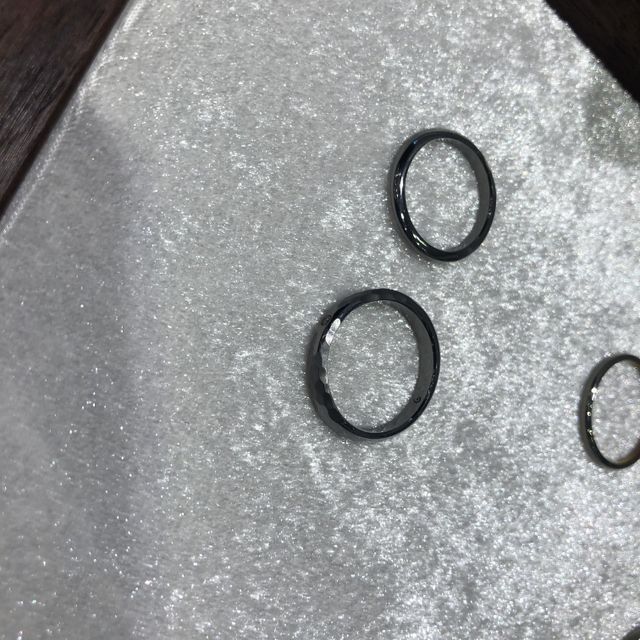 【SORA(ソラ)の口コミ】 珍しい個性的な指輪がたくさんありました。
ジルコニウムという金属を使っ…