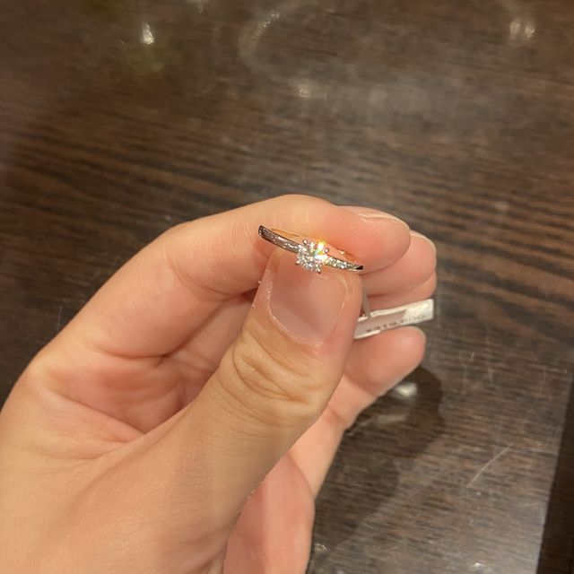 【ケイウノ ブライダル(K.UNO BRIDAL)の口コミ】 シンプルなデザインが好きでした。もともとあったデザインは2色つかわれて…