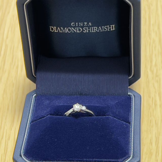 【銀座ダイヤモンドシライシの口コミ】 デザインがすごくキラキラ輝いて一目惚れしました。
銀座ダイヤモンドシラ…